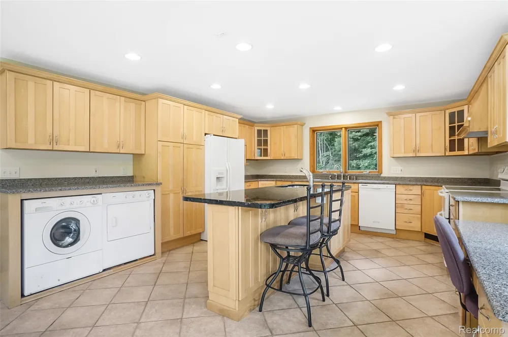 8484 Eaton Road Springfield Charter Township, MI 48350