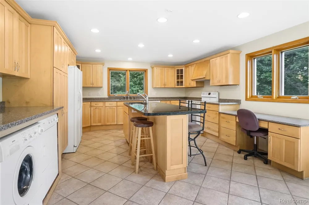 8484 Eaton Road Springfield Charter Township, MI 48350