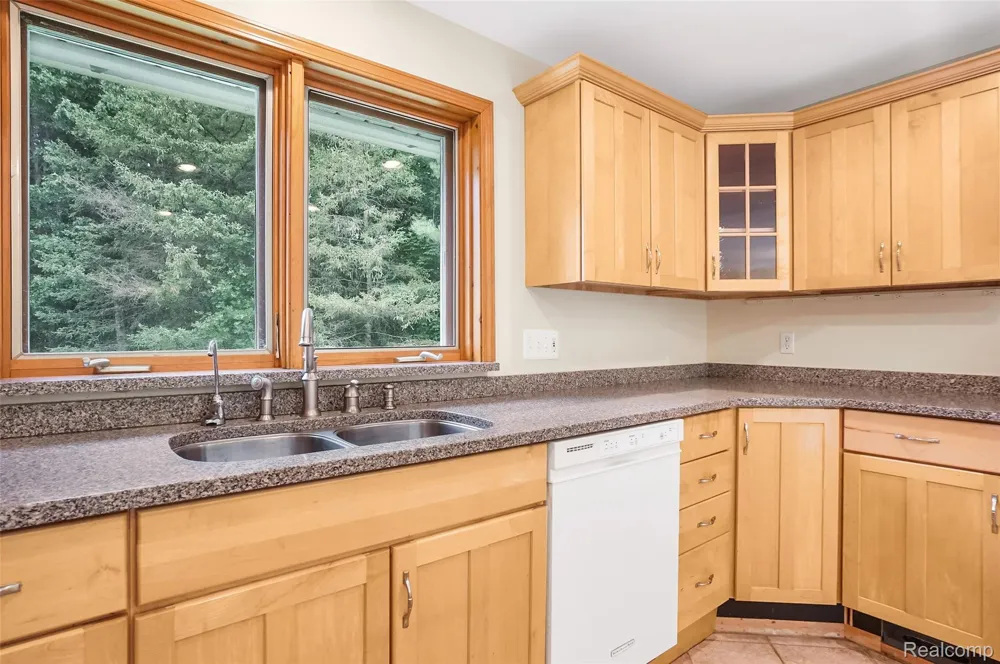 8484 Eaton Road Springfield Charter Township, MI 48350
