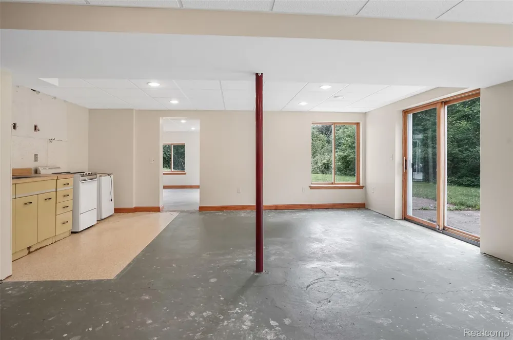 8484 Eaton Road Springfield Charter Township, MI 48350