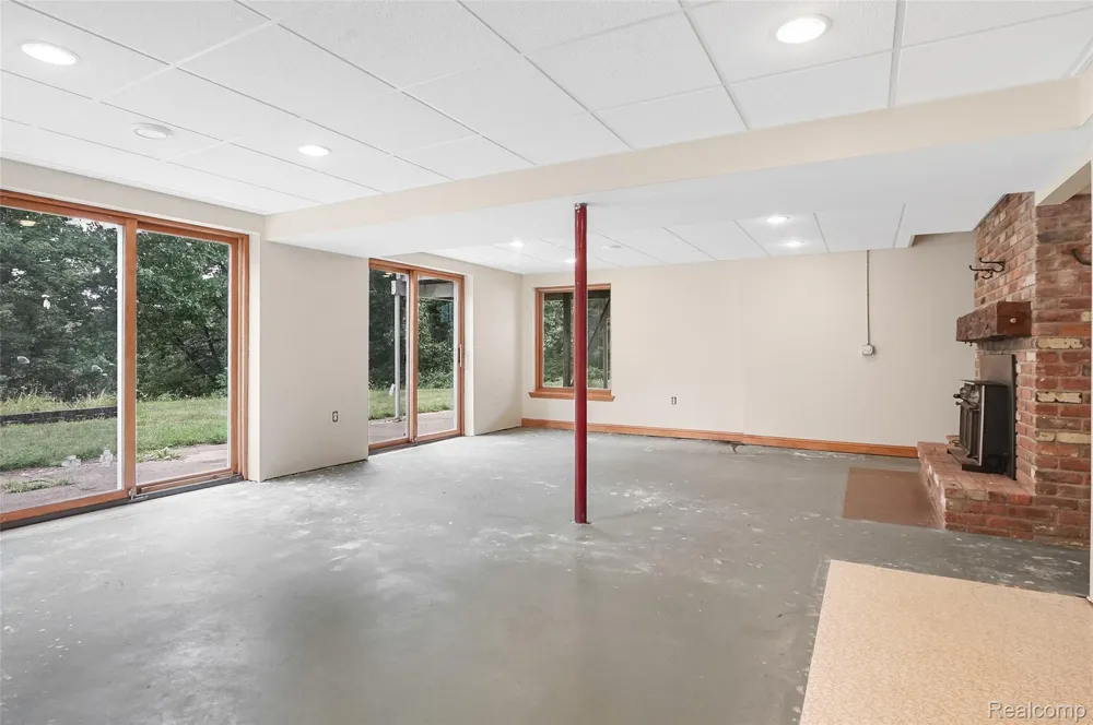 8484 Eaton Road Springfield Charter Township, MI 48350