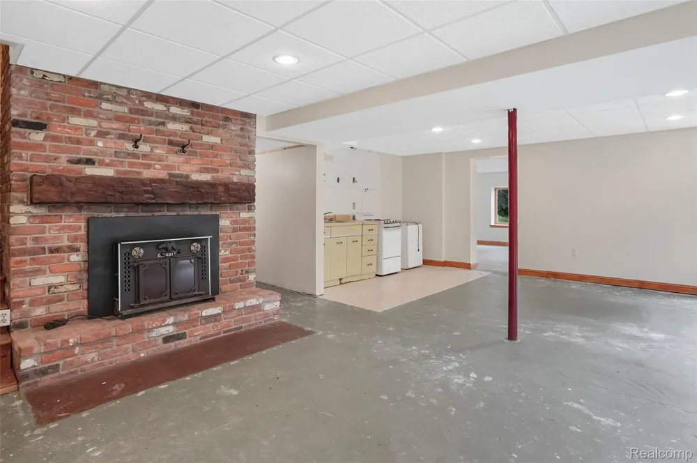 8484 Eaton Road Springfield Charter Township, MI 48350