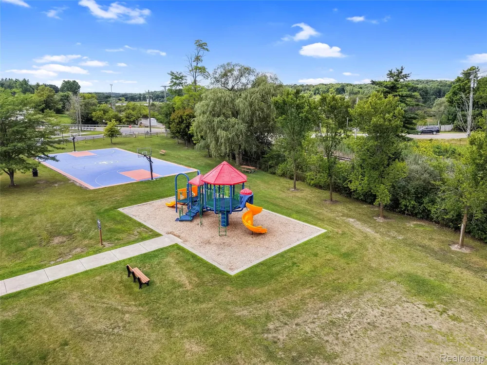 8484 Eaton Road Springfield Charter Township, MI 48350
