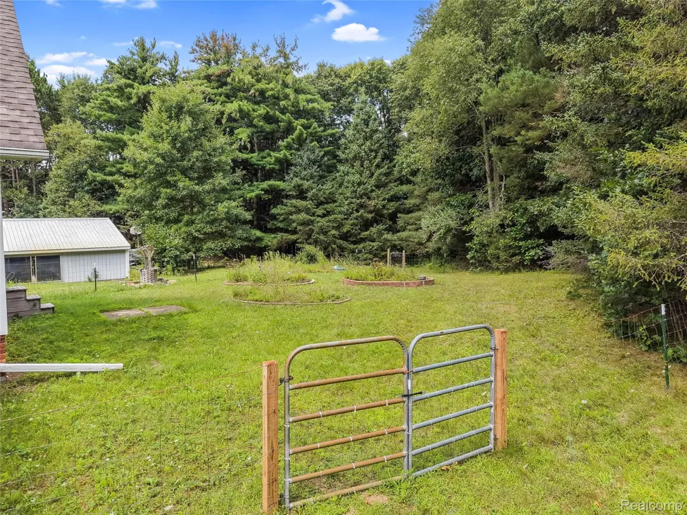 8484 Eaton Road Springfield Charter Township, MI 48350