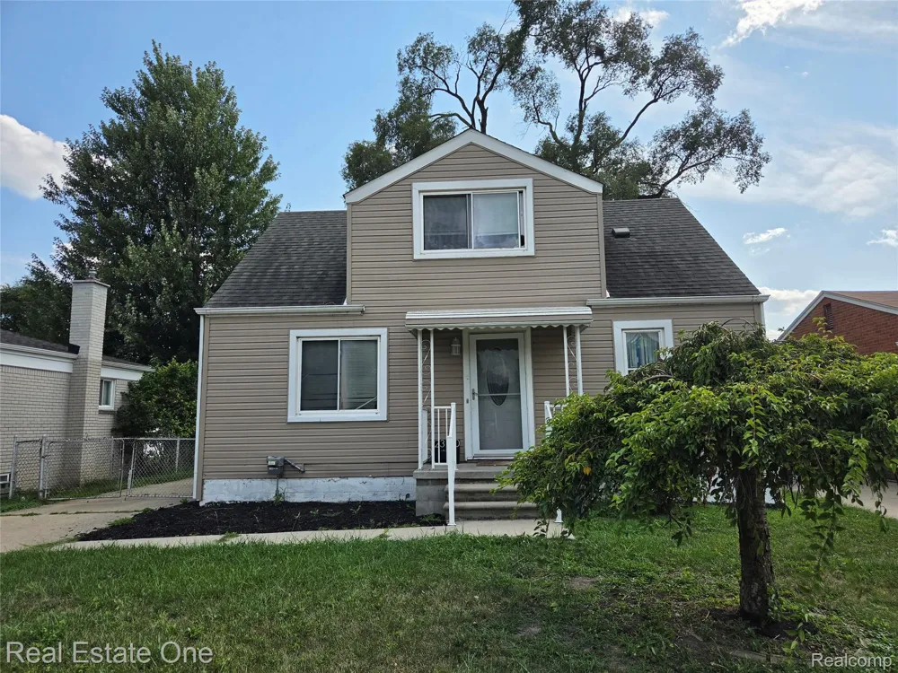 23140 Socia Street St Clair Shores City, MI 48082