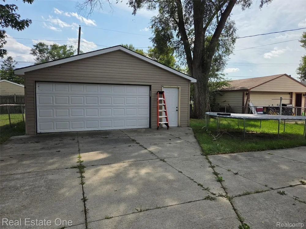 23140 Socia Street St Clair Shores City, MI 48082