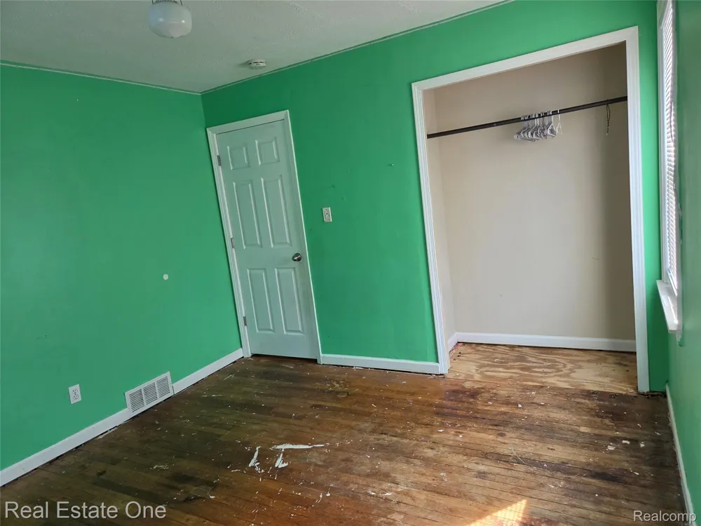 23140 Socia Street St Clair Shores City, MI 48082
