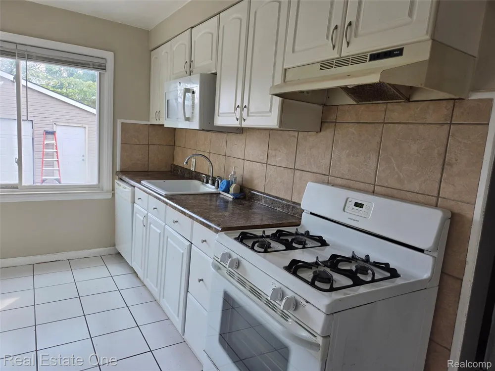 23140 Socia Street St Clair Shores City, MI 48082