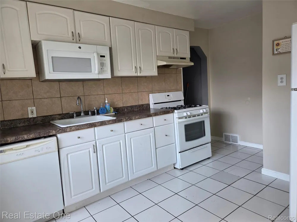 23140 Socia Street St Clair Shores City, MI 48082