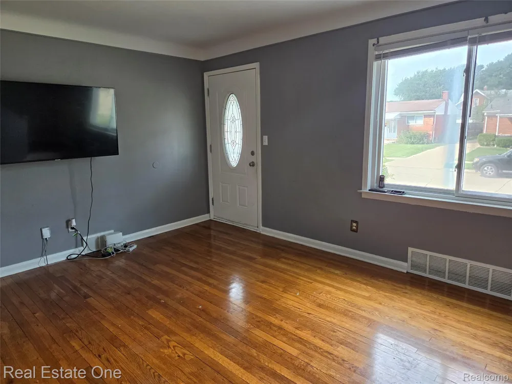 23140 Socia Street St Clair Shores City, MI 48082
