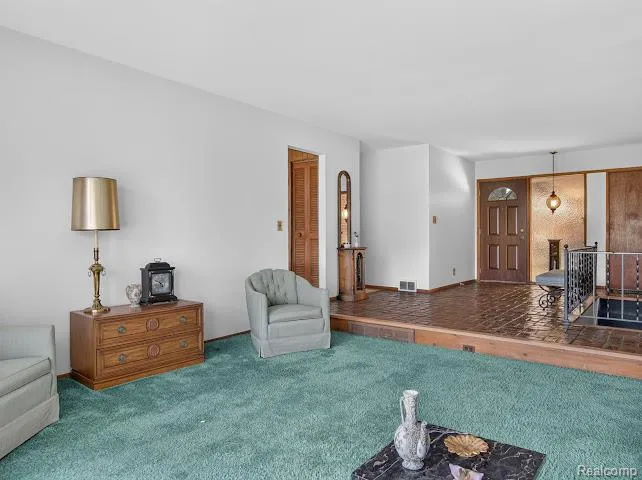 36115 Summers Street Livonia City, MI 48154