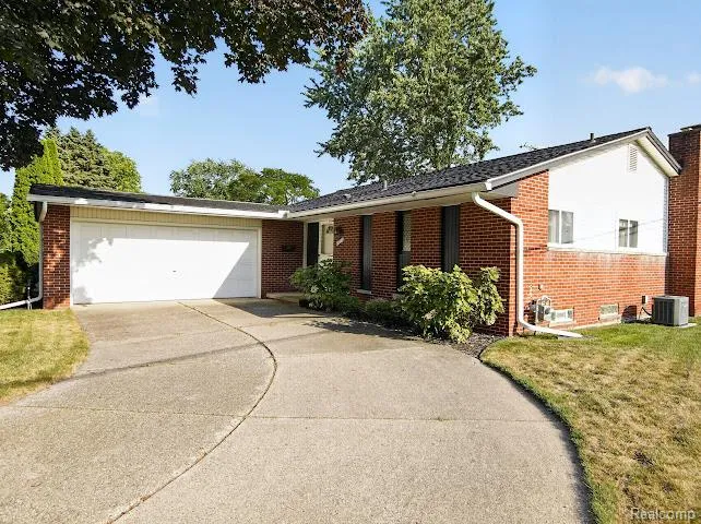 36115 Summers Street Livonia City, MI 48154