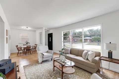 121 W Elmwood Avenue