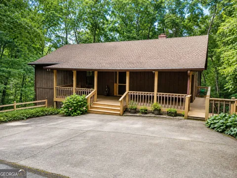 195 Cedar LN
