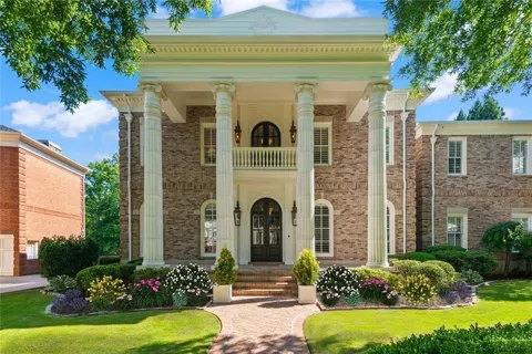 3120 W Addison Drive