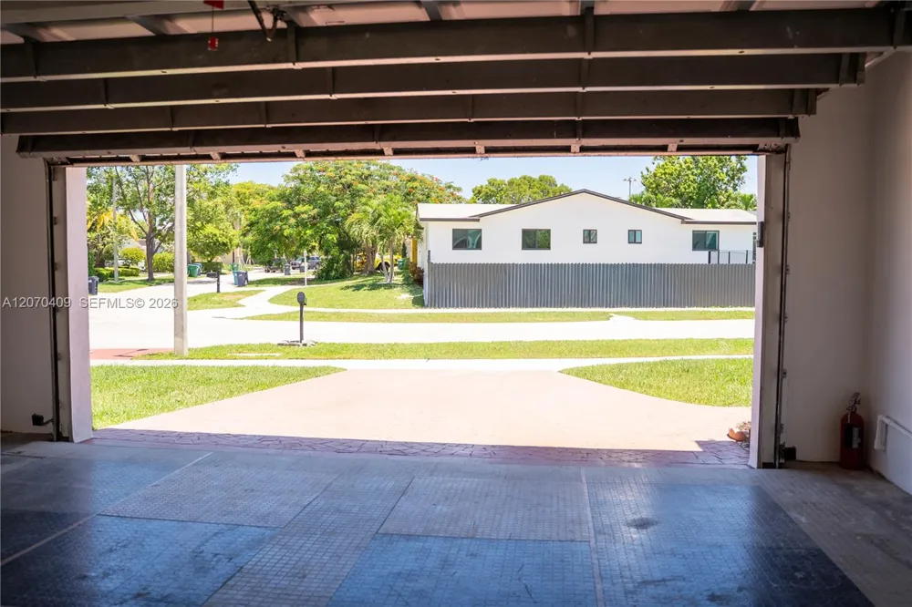 20200 SW 90th Ave Rd Cutler Bay, FL 33189
