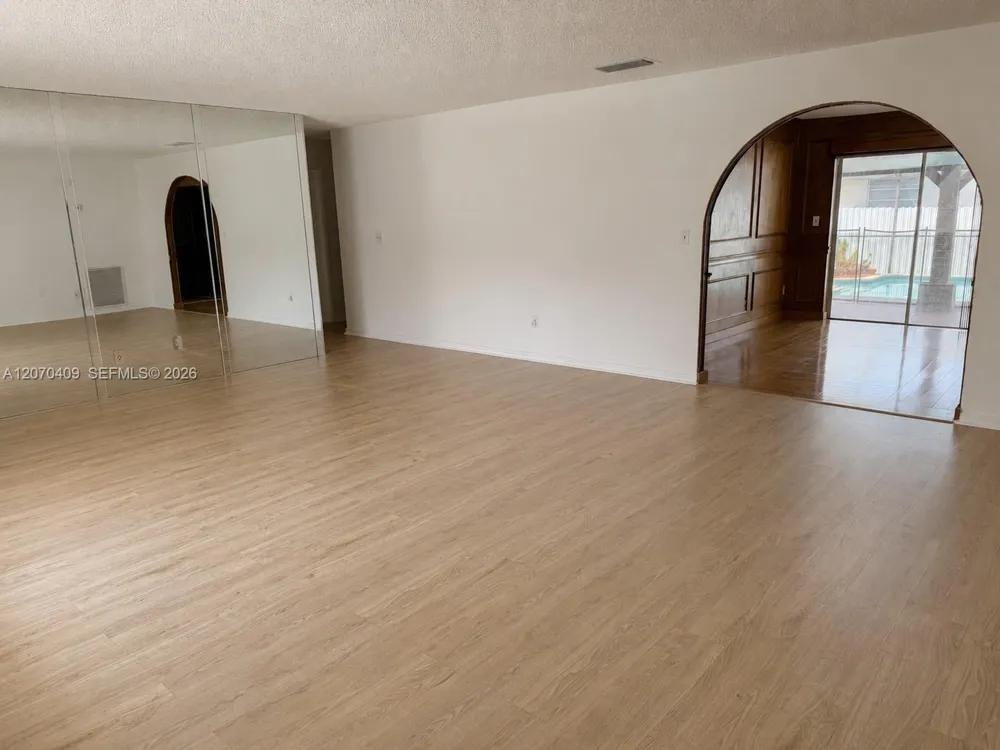 20200 SW 90th Ave Rd Cutler Bay, FL 33189