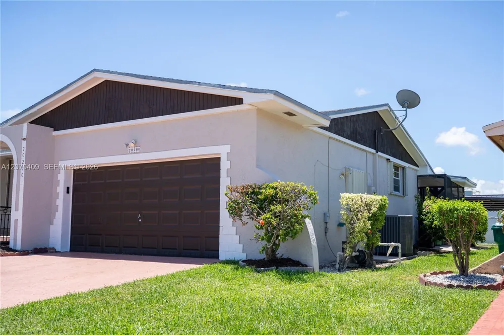 20200 SW 90th Ave Rd Cutler Bay, FL 33189