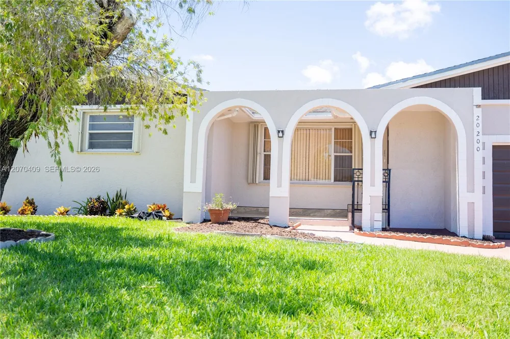 20200 SW 90th Ave Rd Cutler Bay, FL 33189