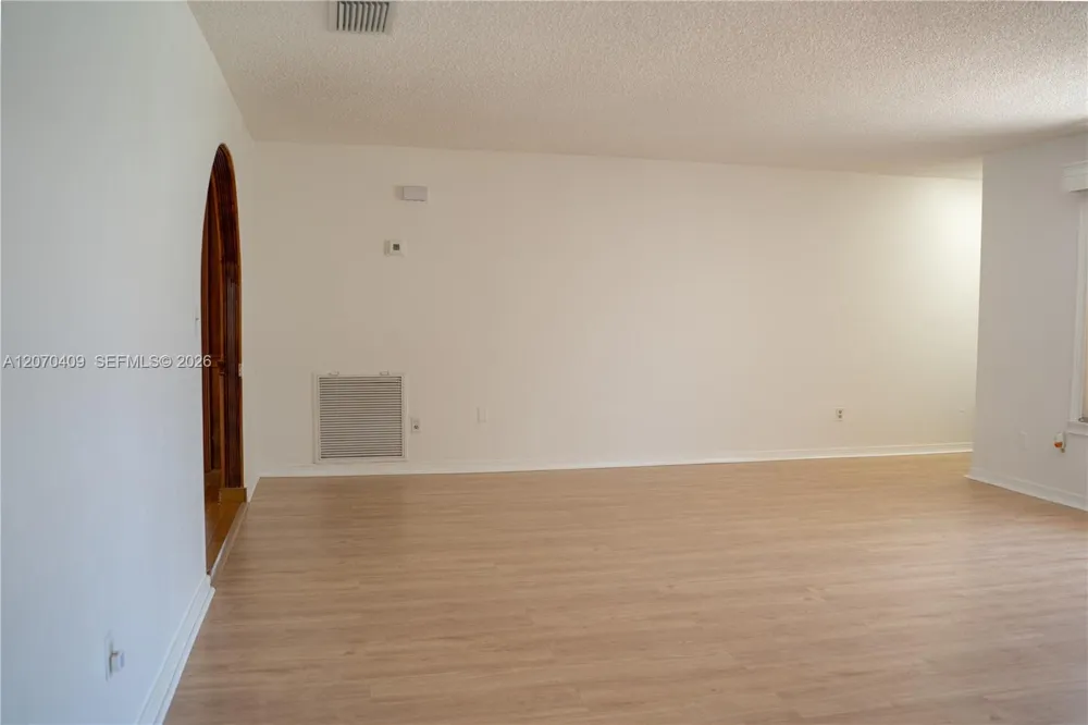 20200 SW 90th Ave Rd Cutler Bay, FL 33189