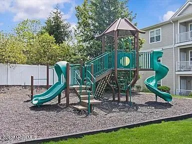 136 Mill Pond Way #22 Eatontown, NJ 07724