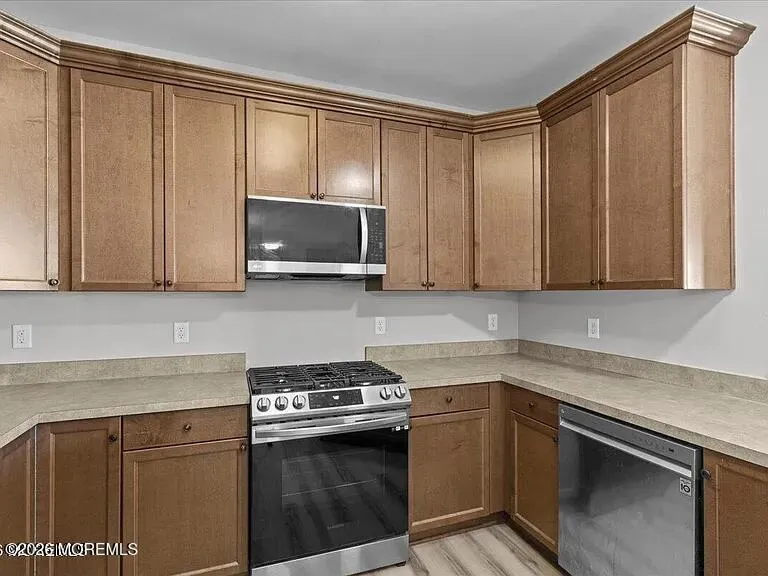 136 Mill Pond Way #22 Eatontown, NJ 07724