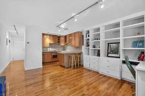 1912 Dupont Avenue S #105
