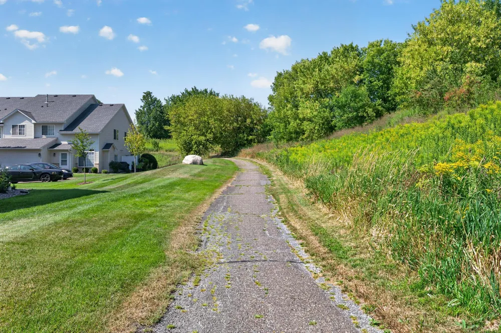8630 Quarry Ridge Lane #H Woodbury, MN 55125