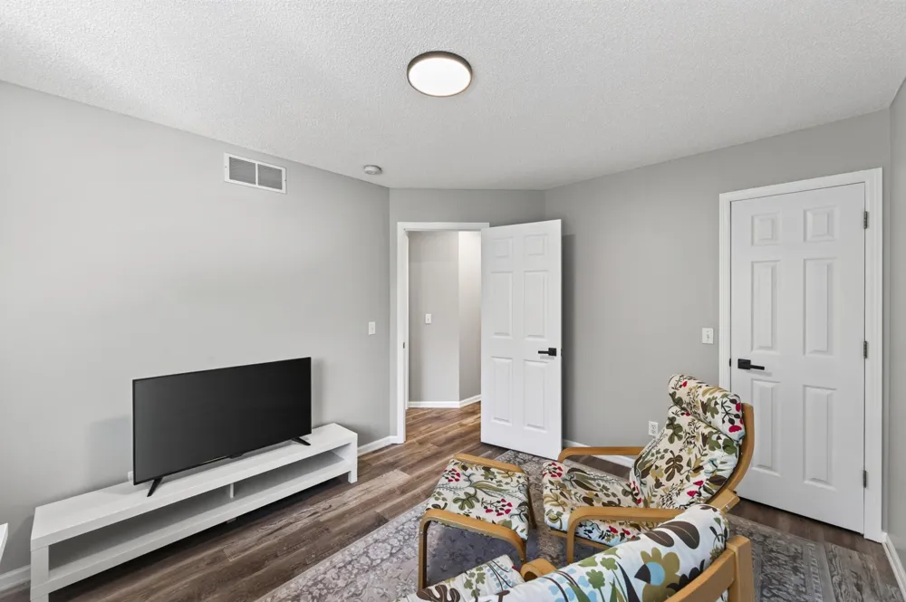 8630 Quarry Ridge Lane #H Woodbury, MN 55125
