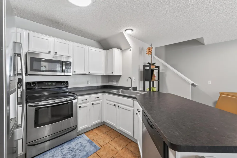 8630 Quarry Ridge Lane #H Woodbury, MN 55125