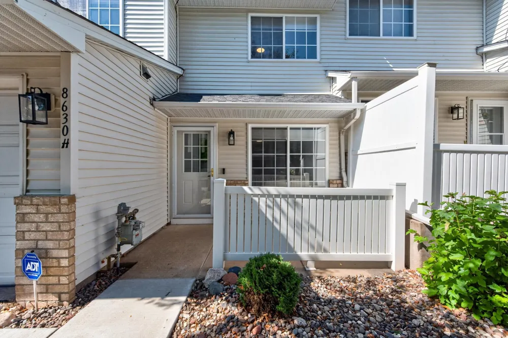 8630 Quarry Ridge Lane #H Woodbury, MN 55125