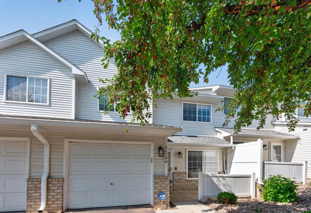 8630 Quarry Ridge Lane #H Woodbury, MN 55125