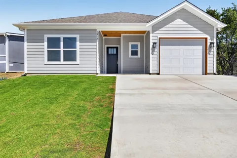 1312 Phoenix Court