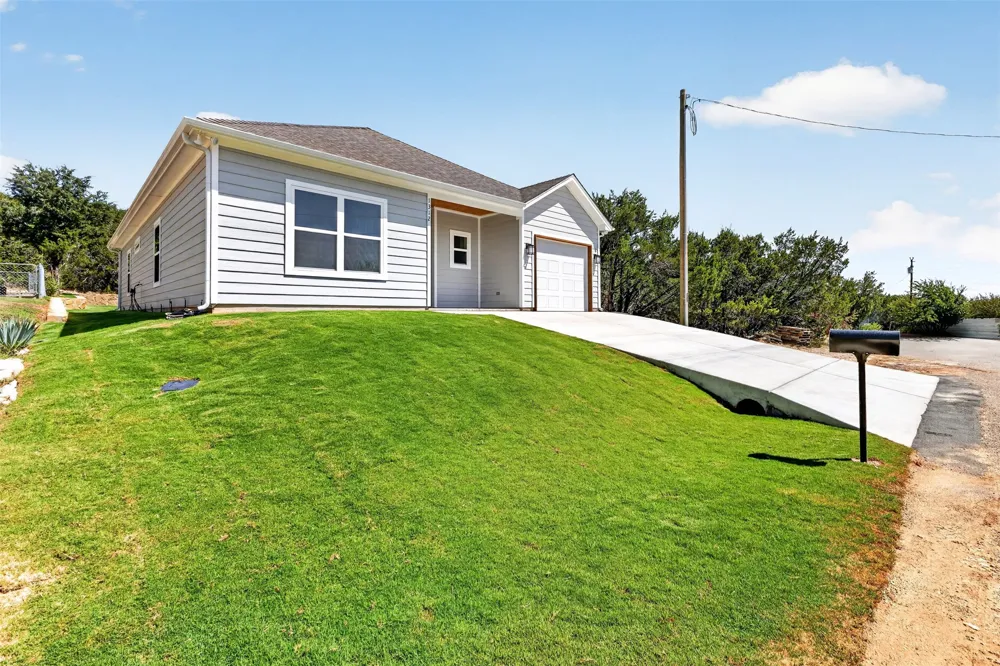 1312 Phoenix Court Granbury, TX 76048