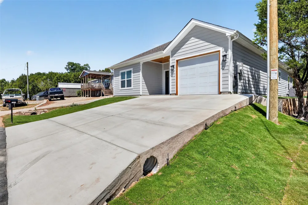 1312 Phoenix Court Granbury, TX 76048