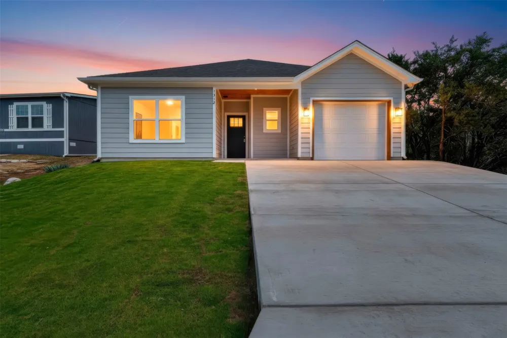 1312 Phoenix Court Granbury, TX 76048