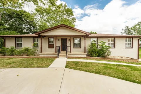 140 La Plaza Dr
