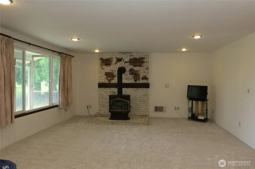 237 Dolphin Avenue NE Ocean Shores, WA 98569