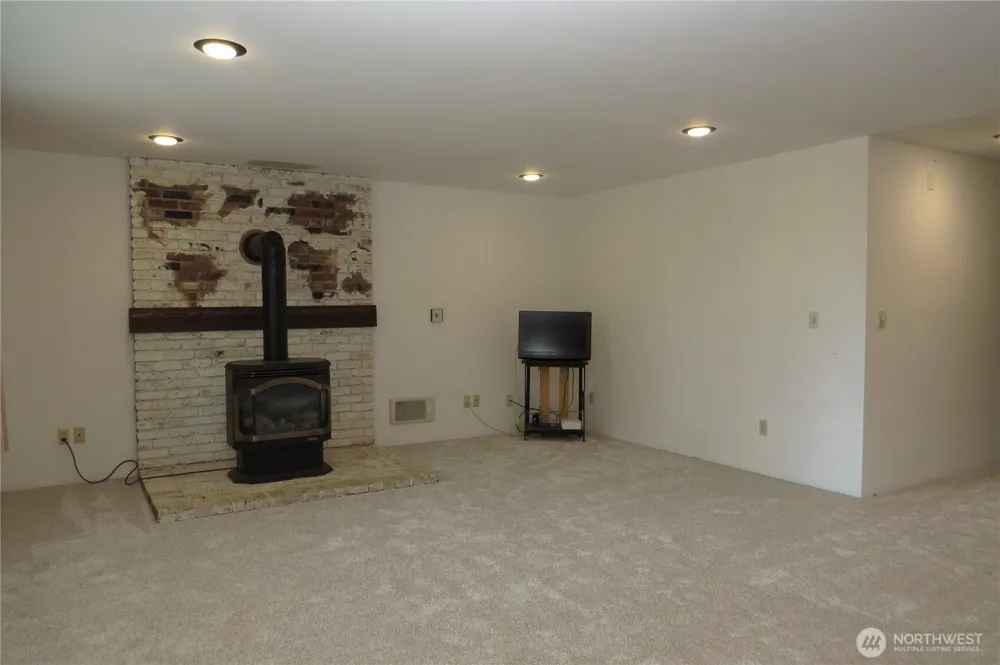237 Dolphin Avenue NE Ocean Shores, WA 98569