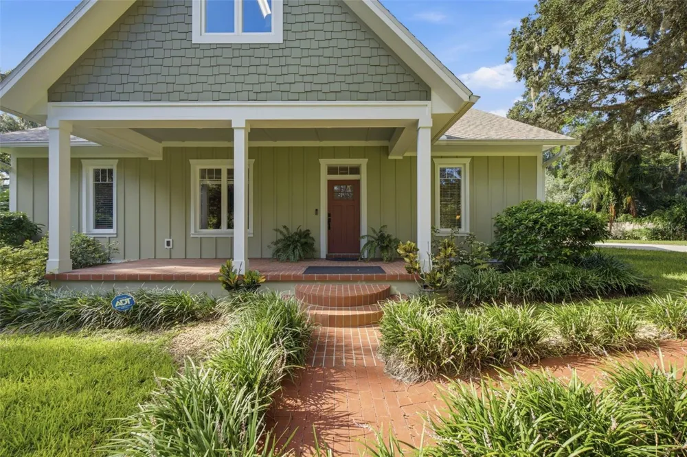 1905 PINE STREET Valrico, FL 33594