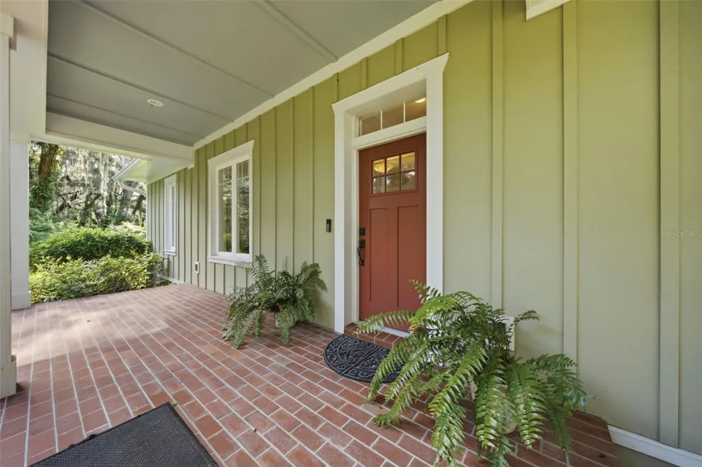1905 PINE STREET Valrico, FL 33594