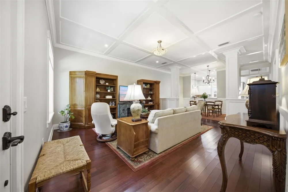 1905 PINE STREET Valrico, FL 33594