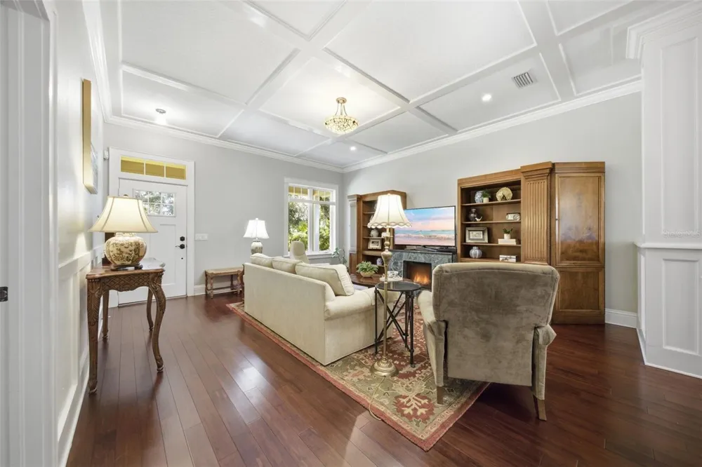 1905 PINE STREET Valrico, FL 33594