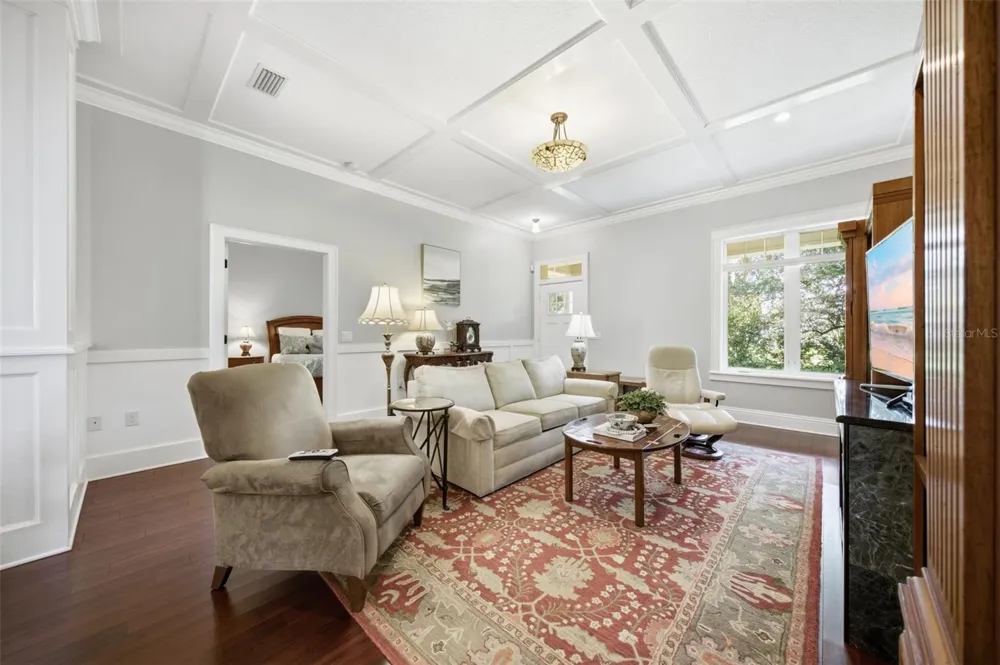 1905 PINE STREET Valrico, FL 33594