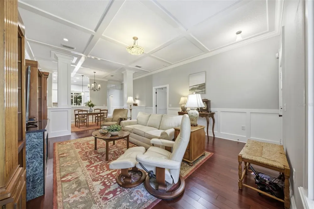 1905 PINE STREET Valrico, FL 33594