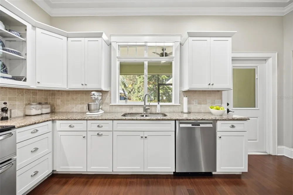 1905 PINE STREET Valrico, FL 33594