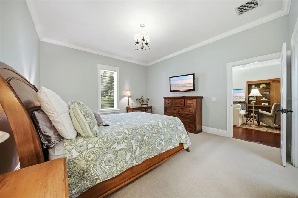 1905 PINE STREET Valrico, FL 33594