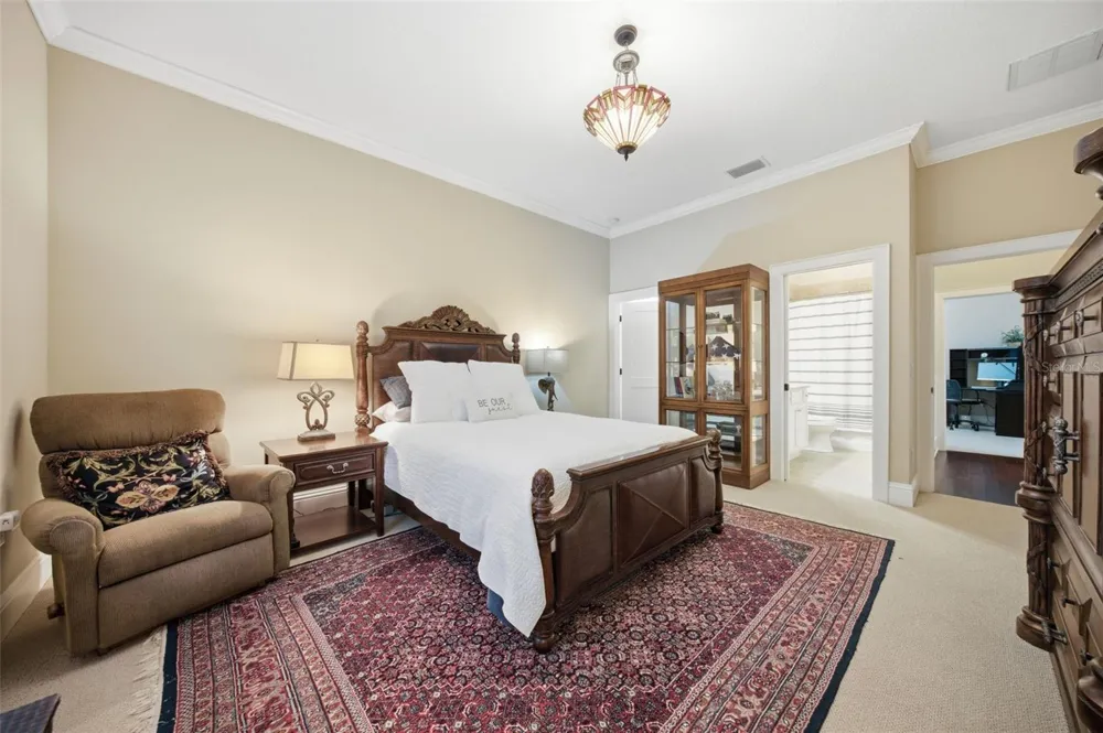 1905 PINE STREET Valrico, FL 33594