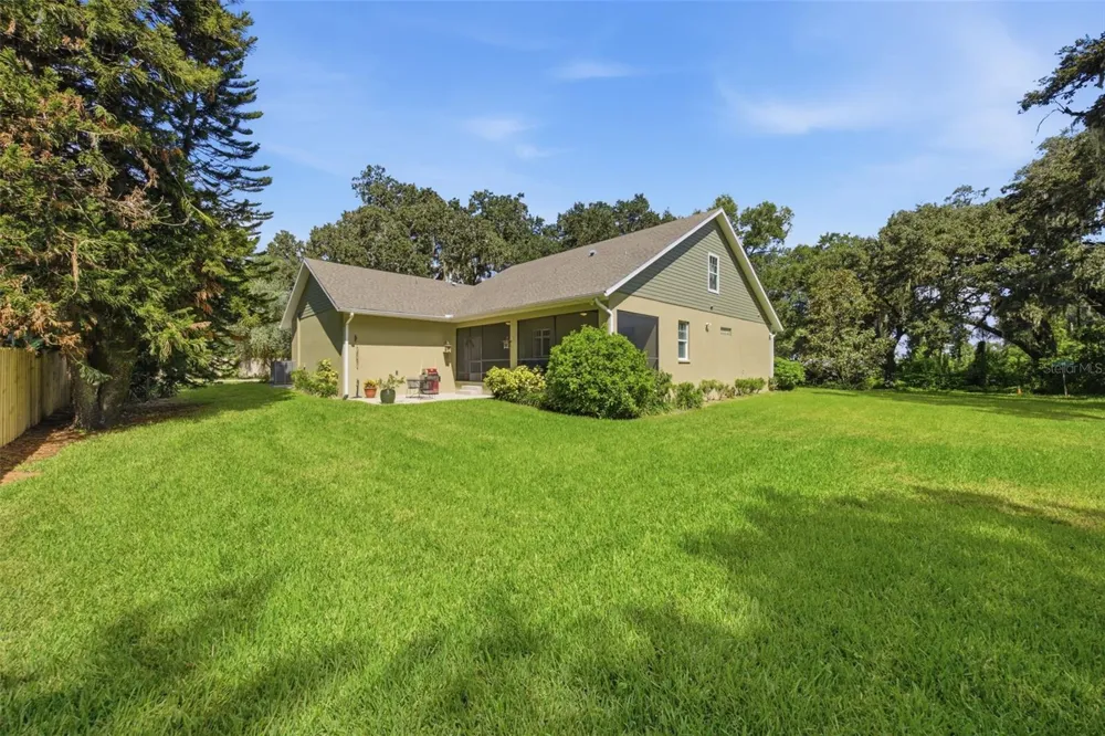 1905 PINE STREET Valrico, FL 33594