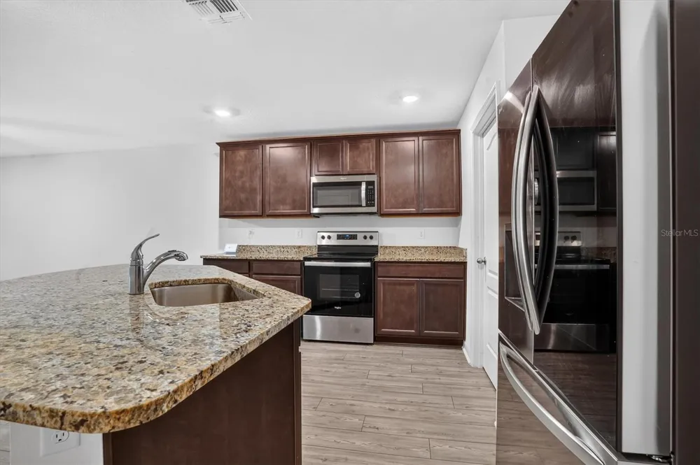 1556 WYNFORD CIRCLE Tavares, FL 32778